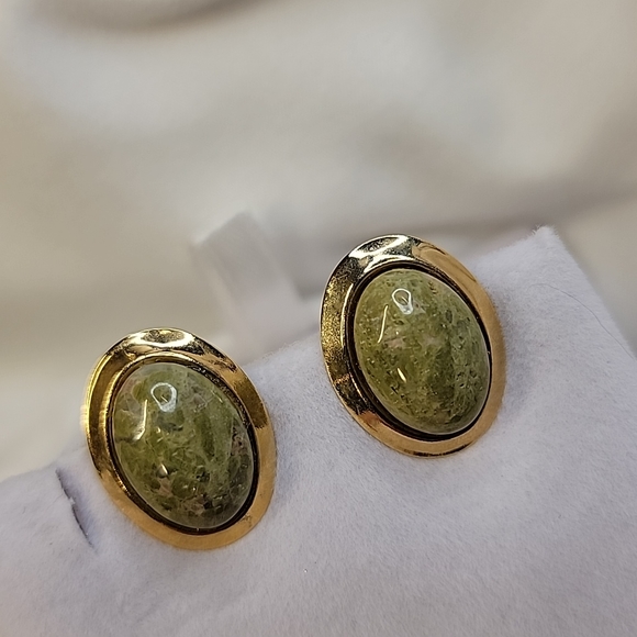 Vintage Green sage stone Earrings CLIP-ON Costume Statement Jewelry ✨️ - Picture 3 of 10